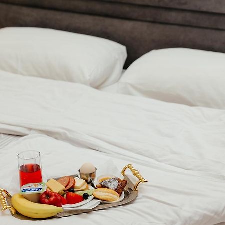 Grand Hotel Biskek Kültér fotó