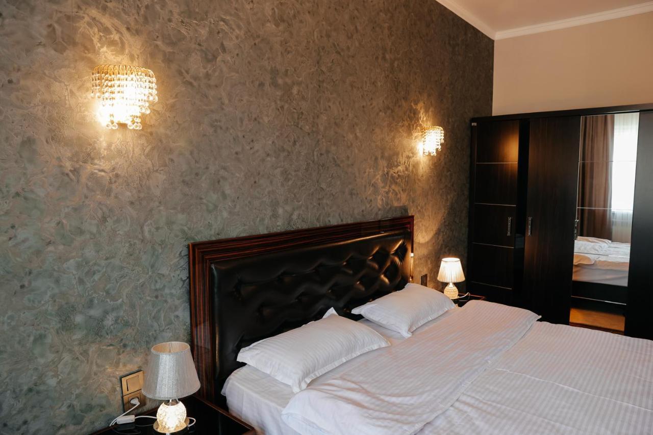 Grand Hotel Biskek Kültér fotó
