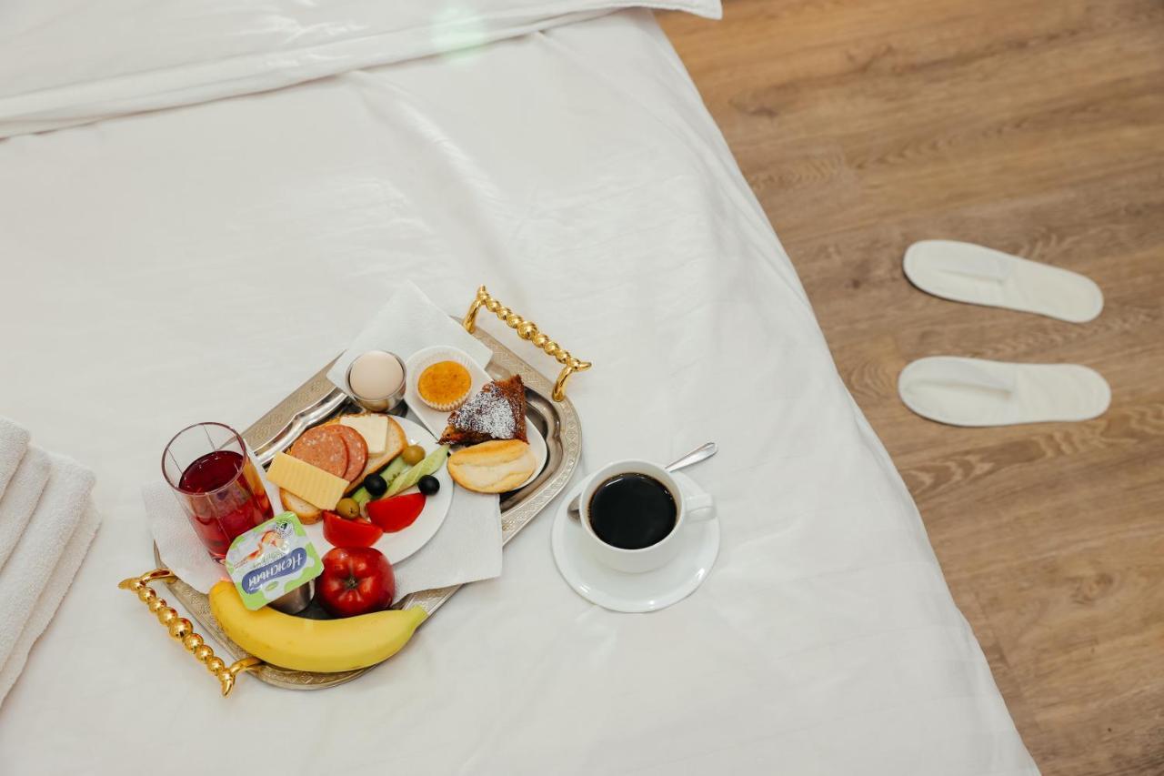 Grand Hotel Biskek Kültér fotó