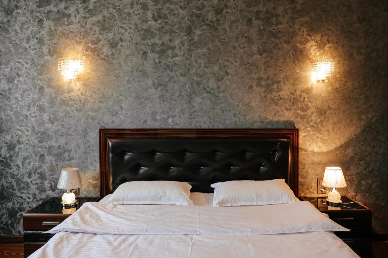 Grand Hotel Biskek Kültér fotó