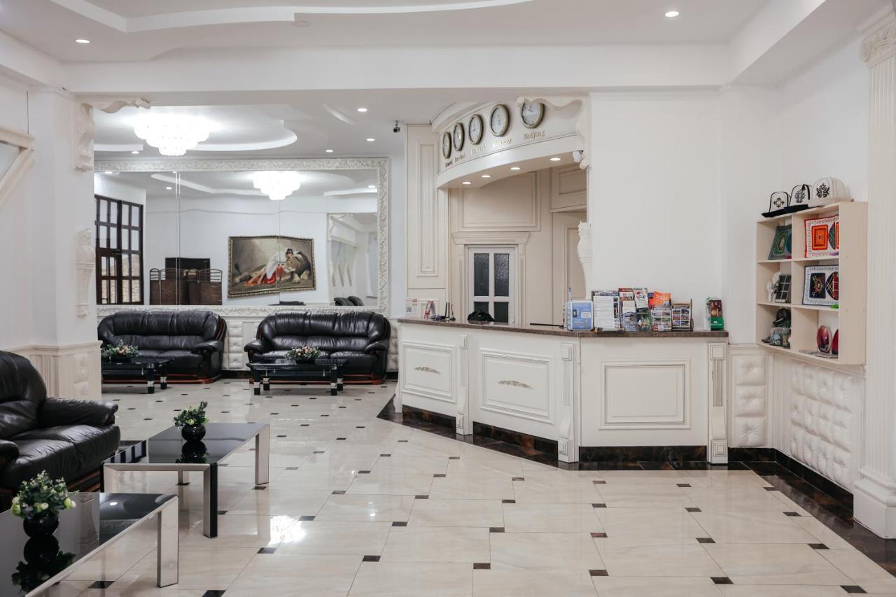 Grand Hotel Biskek Kültér fotó