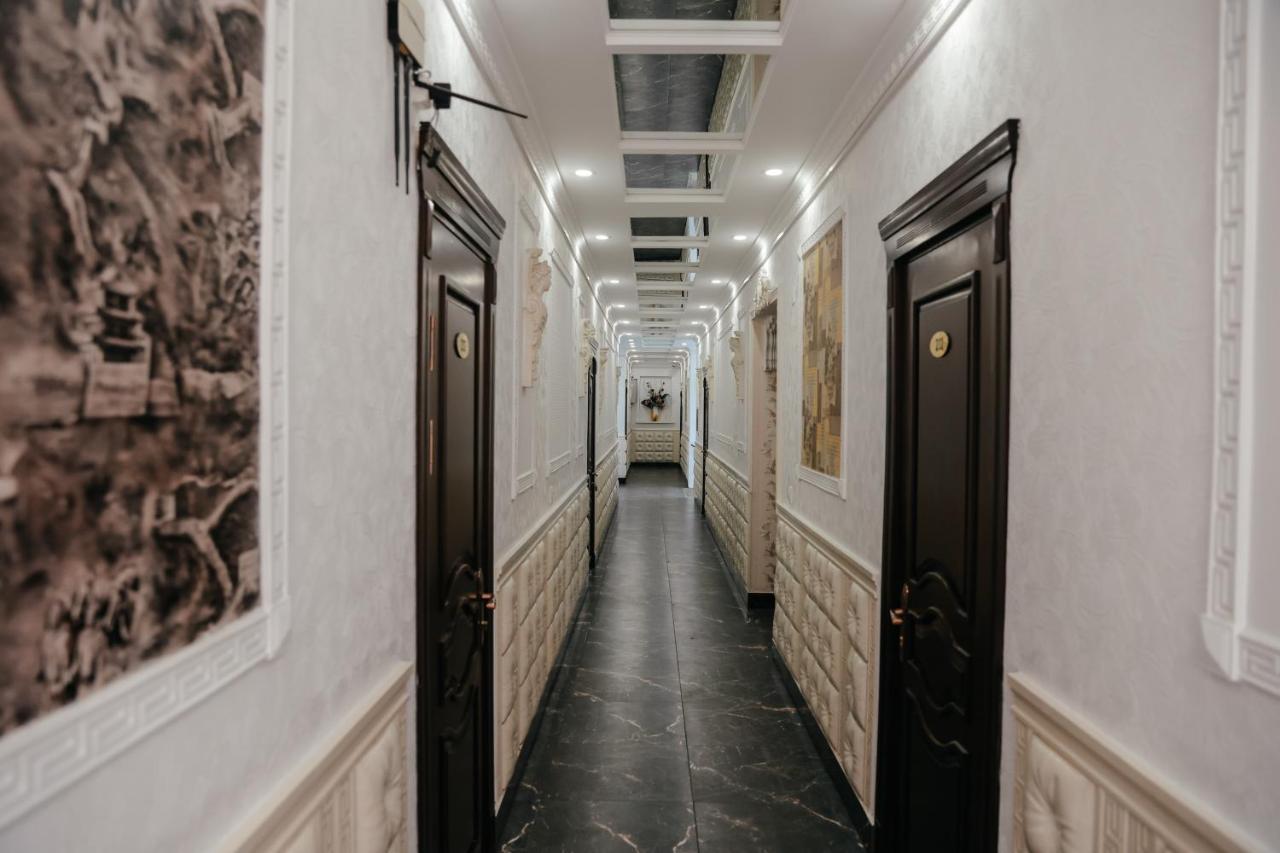Grand Hotel Biskek Kültér fotó