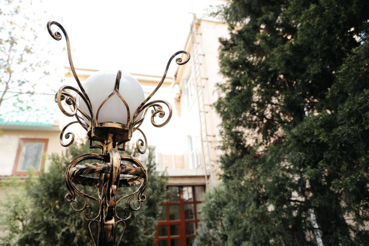 Grand Hotel Biskek Kültér fotó