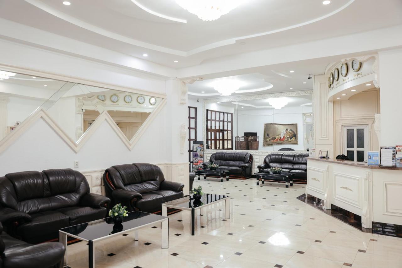 Grand Hotel Biskek Kültér fotó