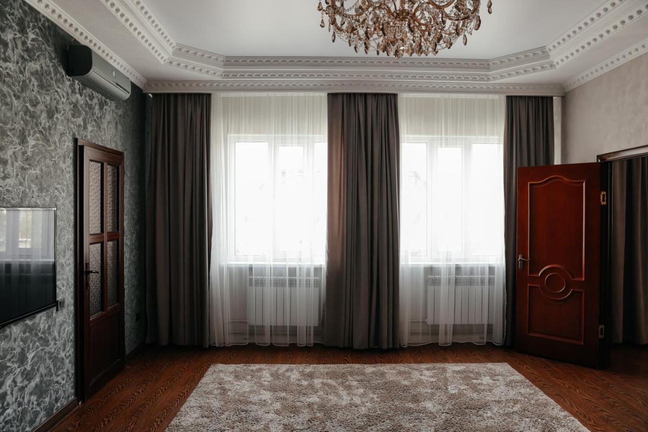 Grand Hotel Biskek Kültér fotó