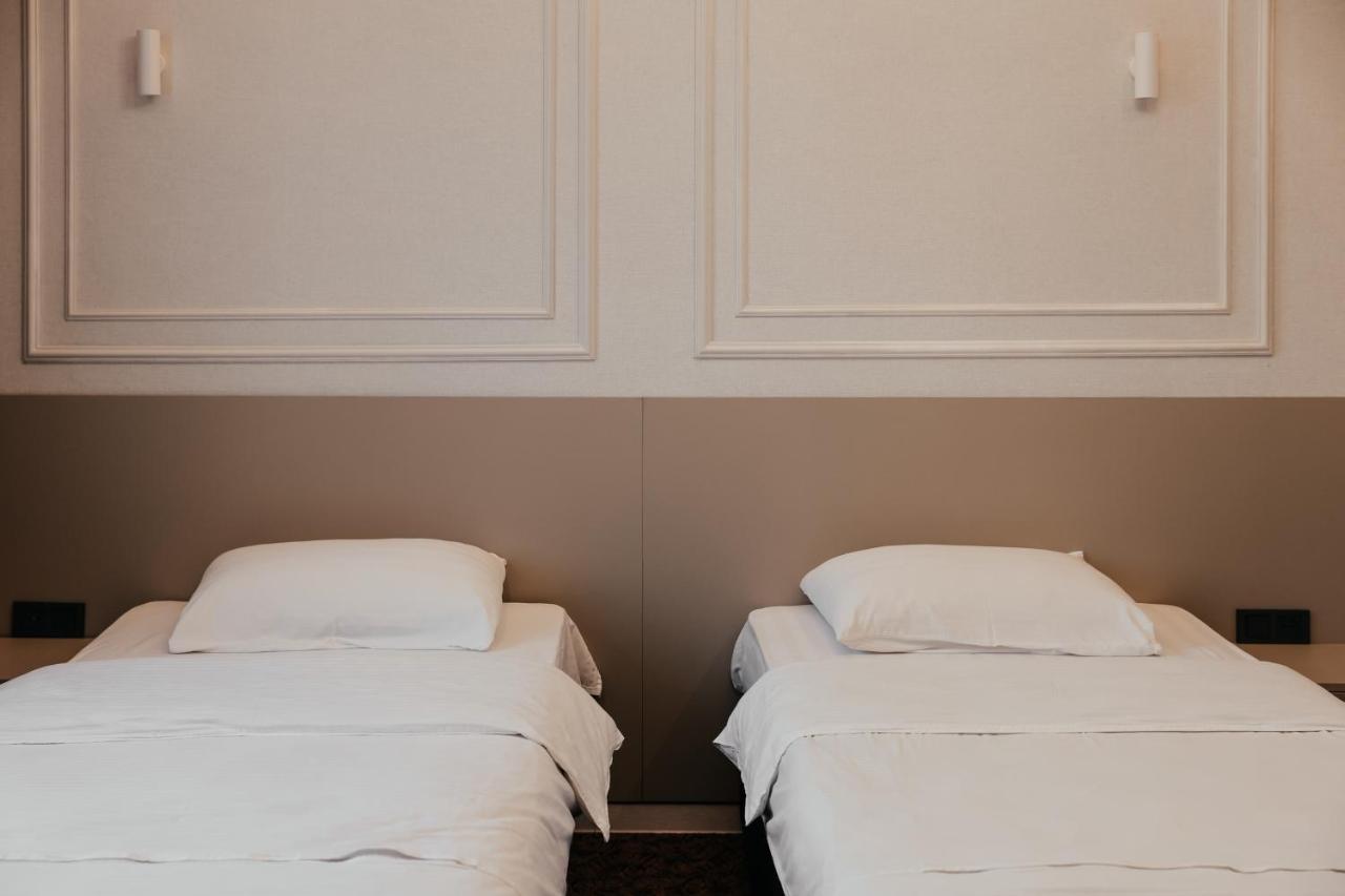 Grand Hotel Biskek Kültér fotó