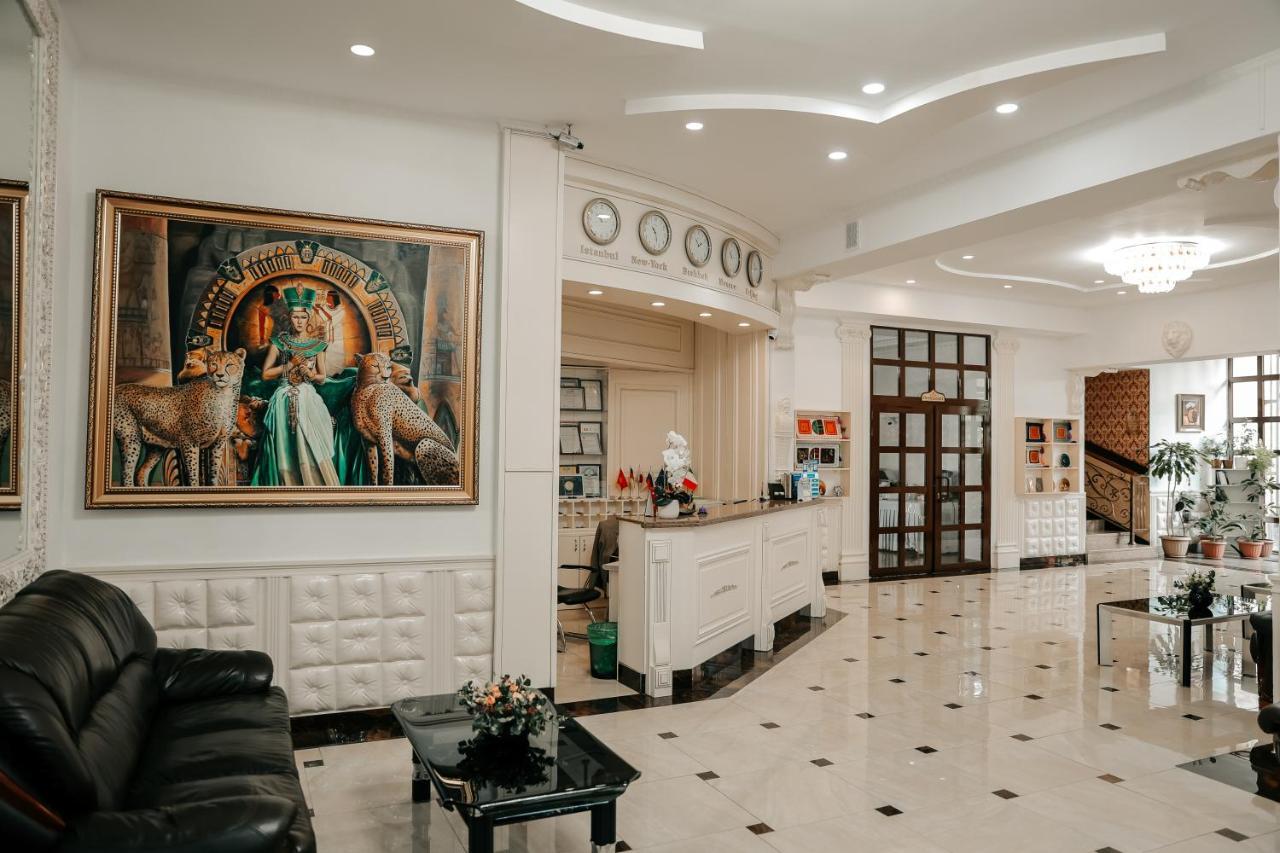 Grand Hotel Biskek Kültér fotó