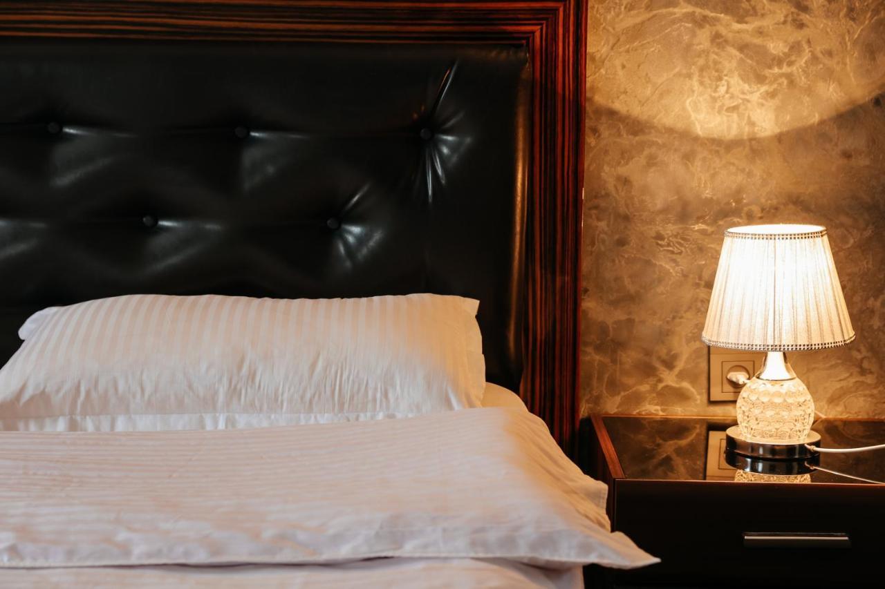Grand Hotel Biskek Kültér fotó