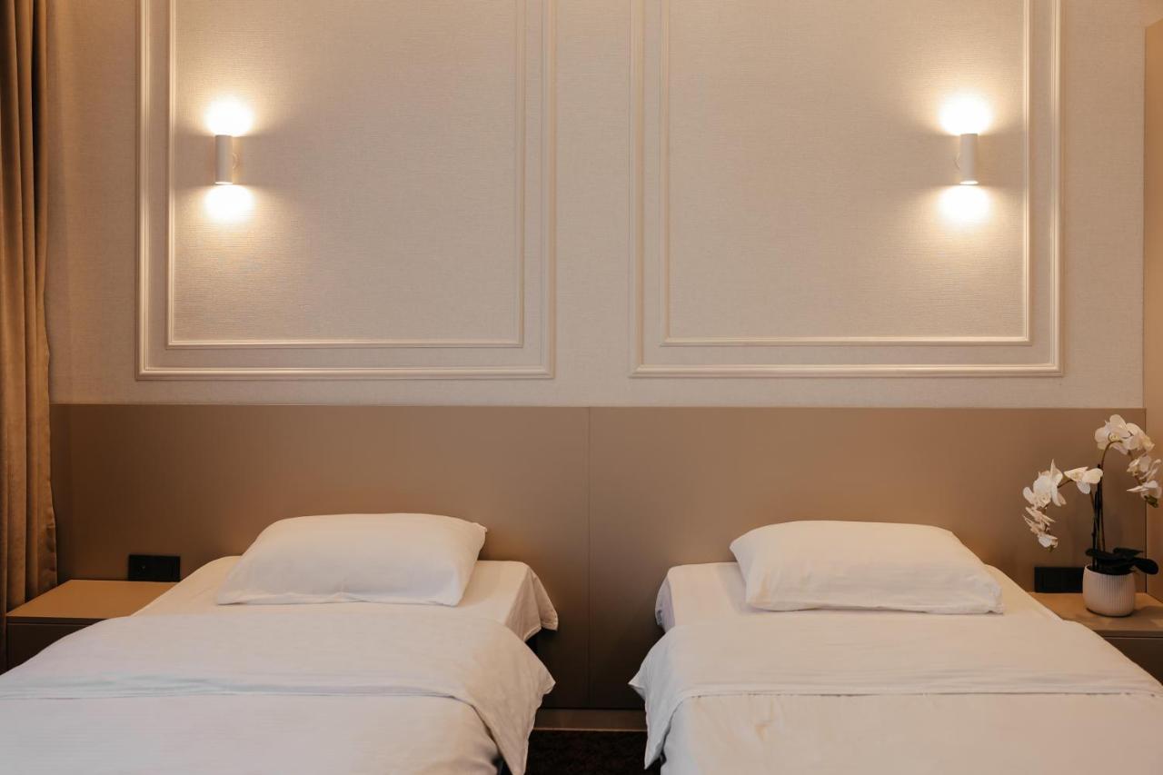 Grand Hotel Biskek Kültér fotó