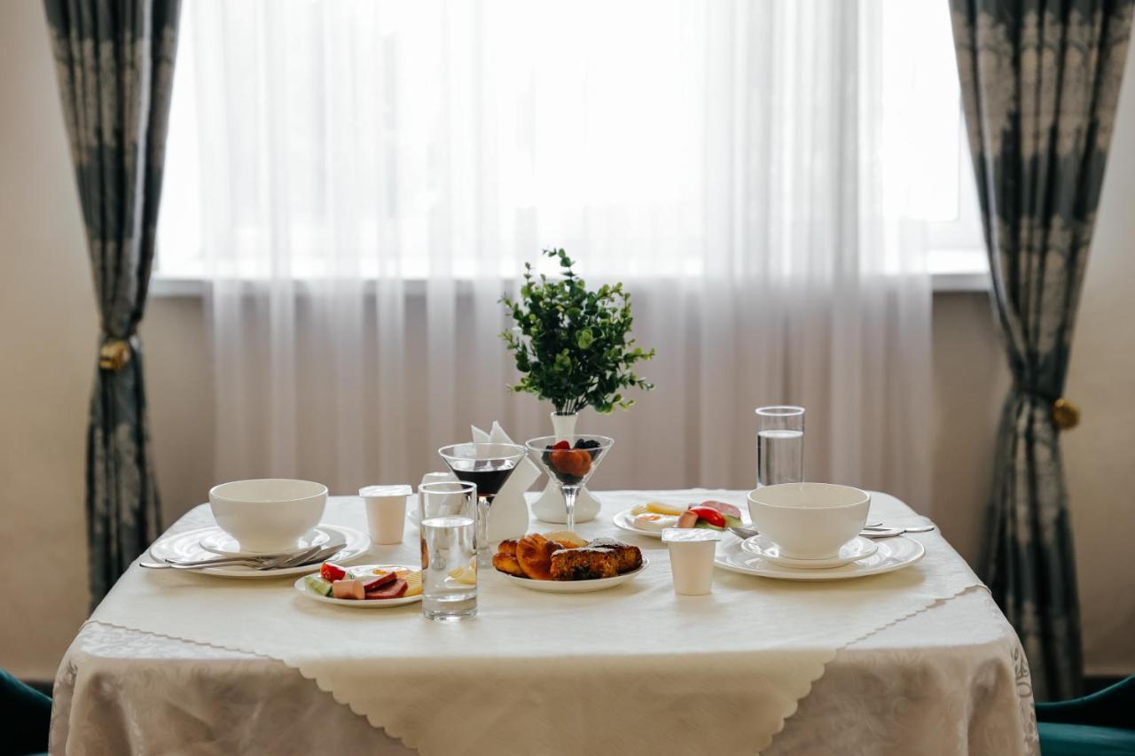 Grand Hotel Biskek Kültér fotó