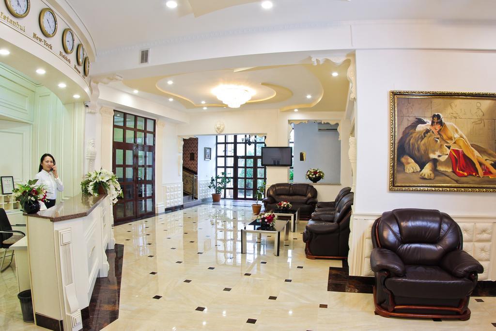 Grand Hotel Biskek Kültér fotó