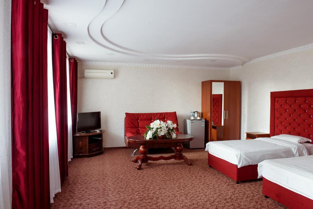 Grand Hotel Biskek Kültér fotó